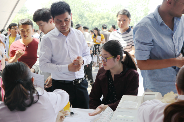 熱血奉獻(xiàn)迎五四  青春綻放新時(shí)代 匯鴻集團(tuán)組織青年員工開展無償獻(xiàn)血活動(dòng)