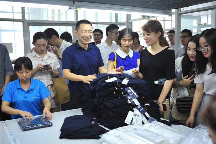 融入故事會(huì) 共筑中嘉夢(mèng)——匯鴻中嘉公司青年員工參觀生產(chǎn)基地感受企業(yè)文化