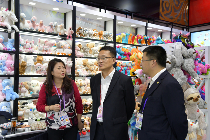 丁海副總裁巡察集團(tuán)第124屆廣交會二期展位